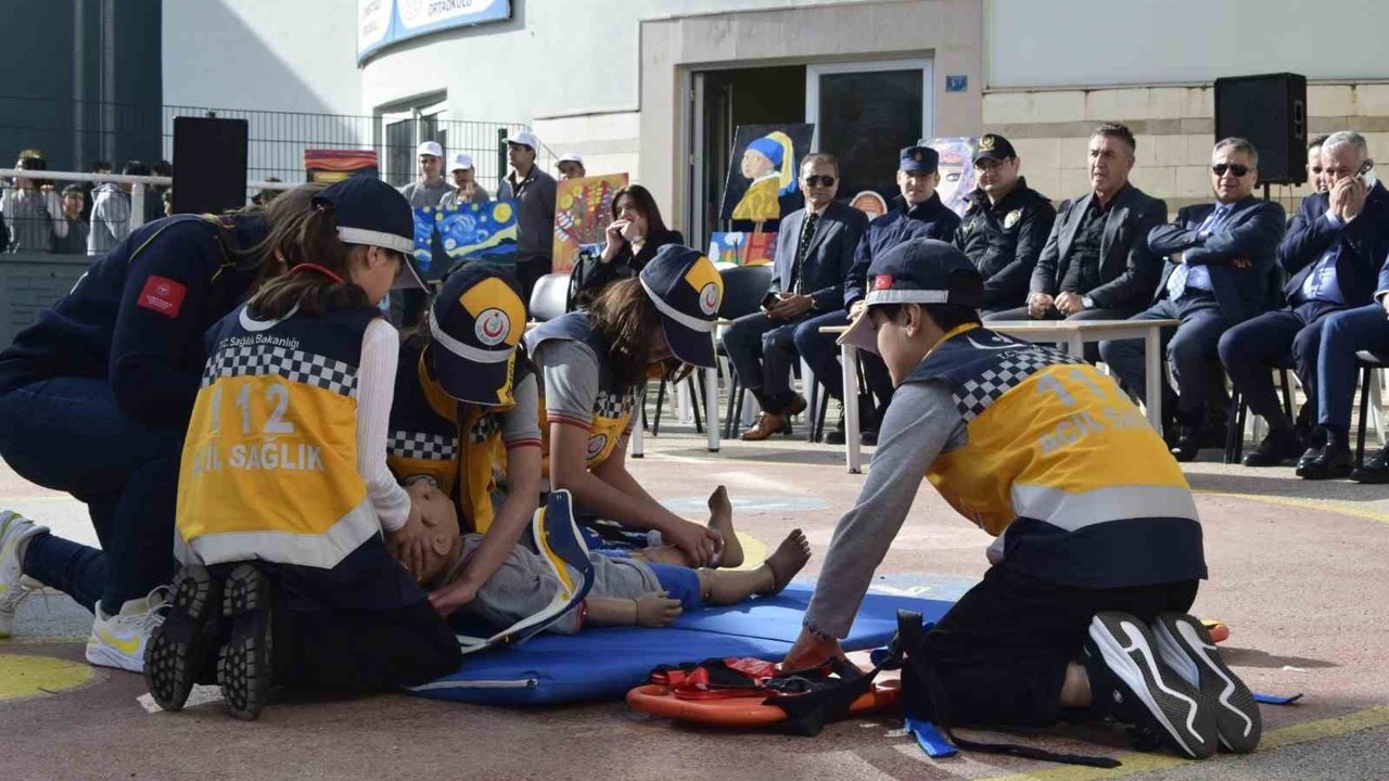 Aksu’da öğrenciler ‘Sağlık Elçisi’ belgelerini aldı
