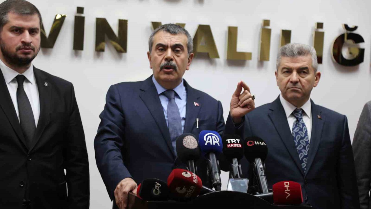 Bakan Tekin: "Özgür Özel kadar midesi geniş değilim"
