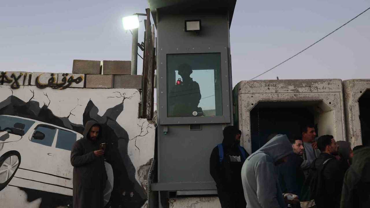 Mescid-i Aksa’da 80 bin kişi Ramazanın ilk cuma namazını kıldı
