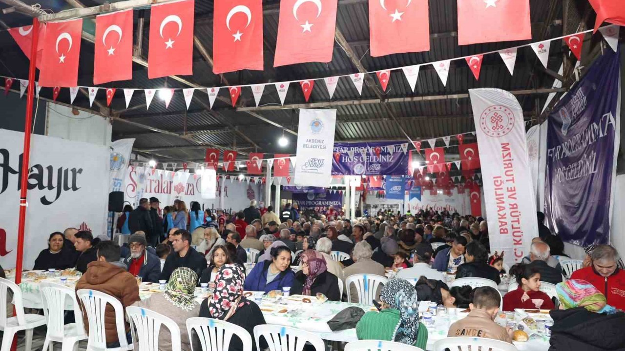 Akdeniz’de ilk iftar sofrası kuruldu
