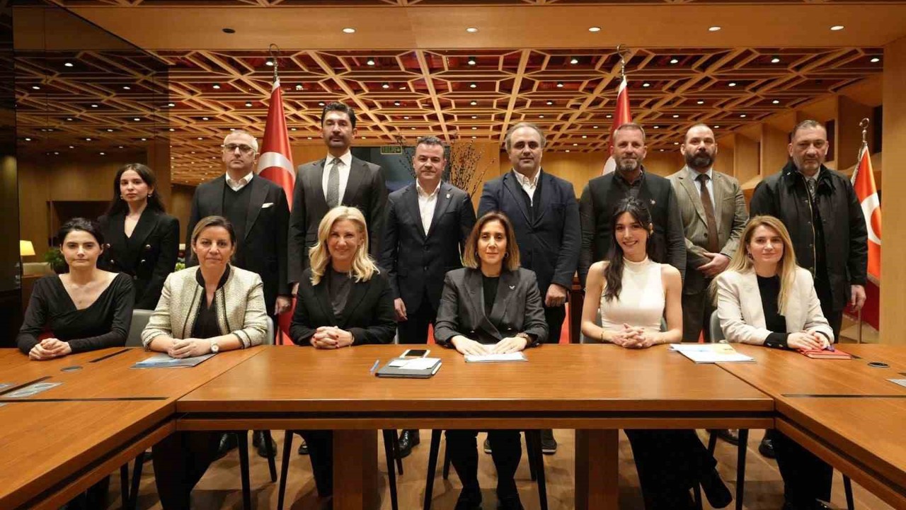 Kadın Futbol Birliği’nin temeli Dolmabahçe’de atıldı
