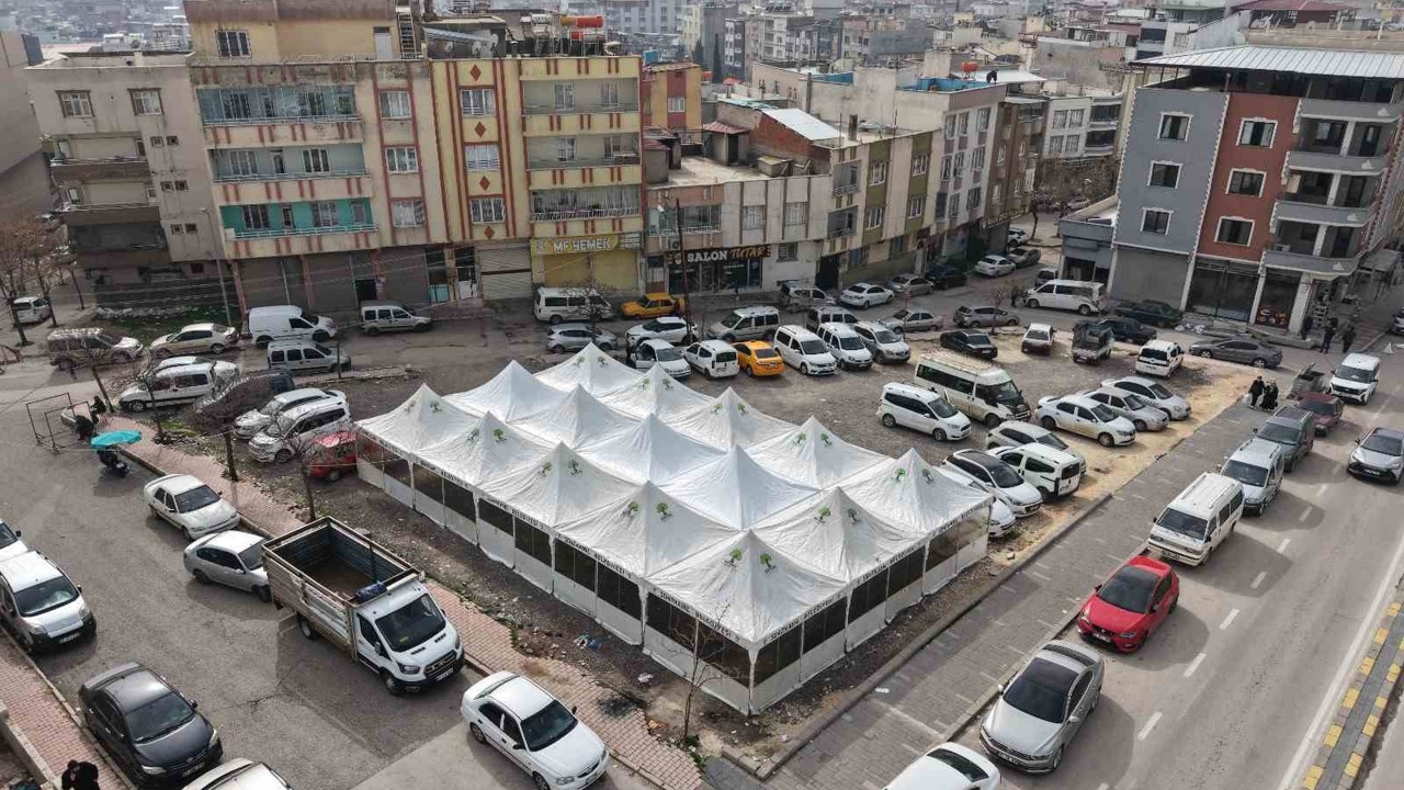 Şehitkamil’de binlerce kişi ilk iftarını aynı sofrada açtı
