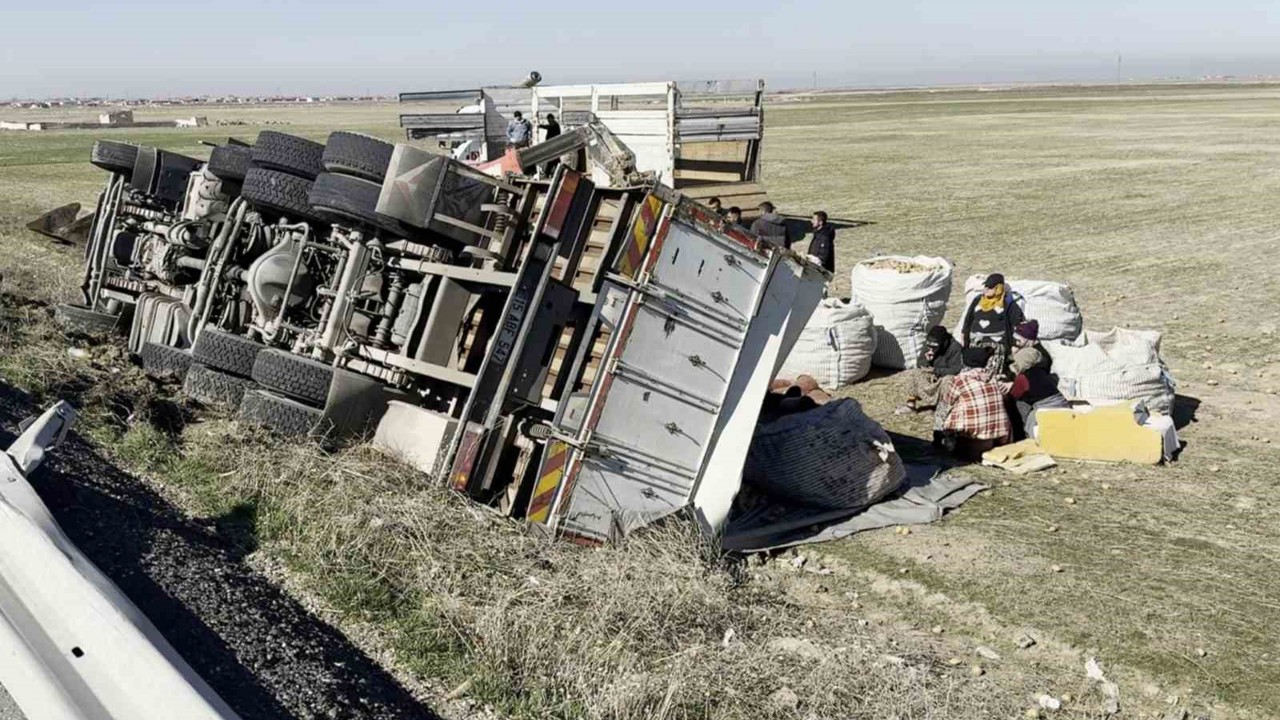 Aksaray’da patates yüklü kamyon şarampole devrildi: 1 yaralı
