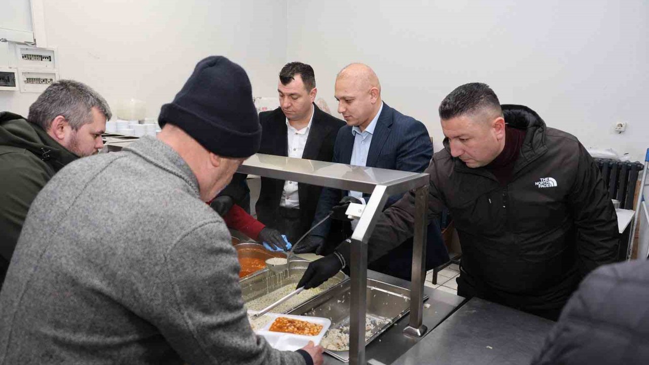 Başkan Önal, iftar sofrasında vatandaşlarla buluştu
