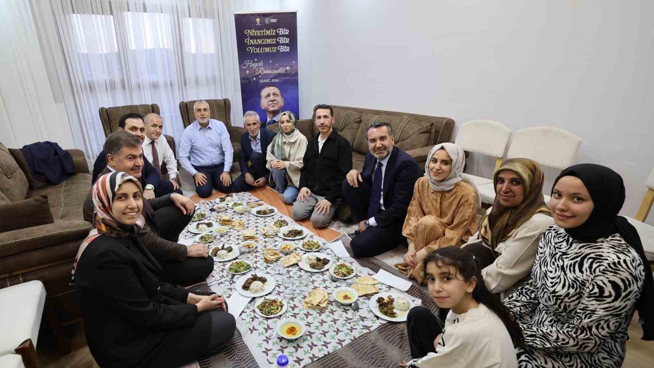 Bakan Işıkhan, evlerine kavuşan depremzede ailenin iftar sofrasına konuk oldu
