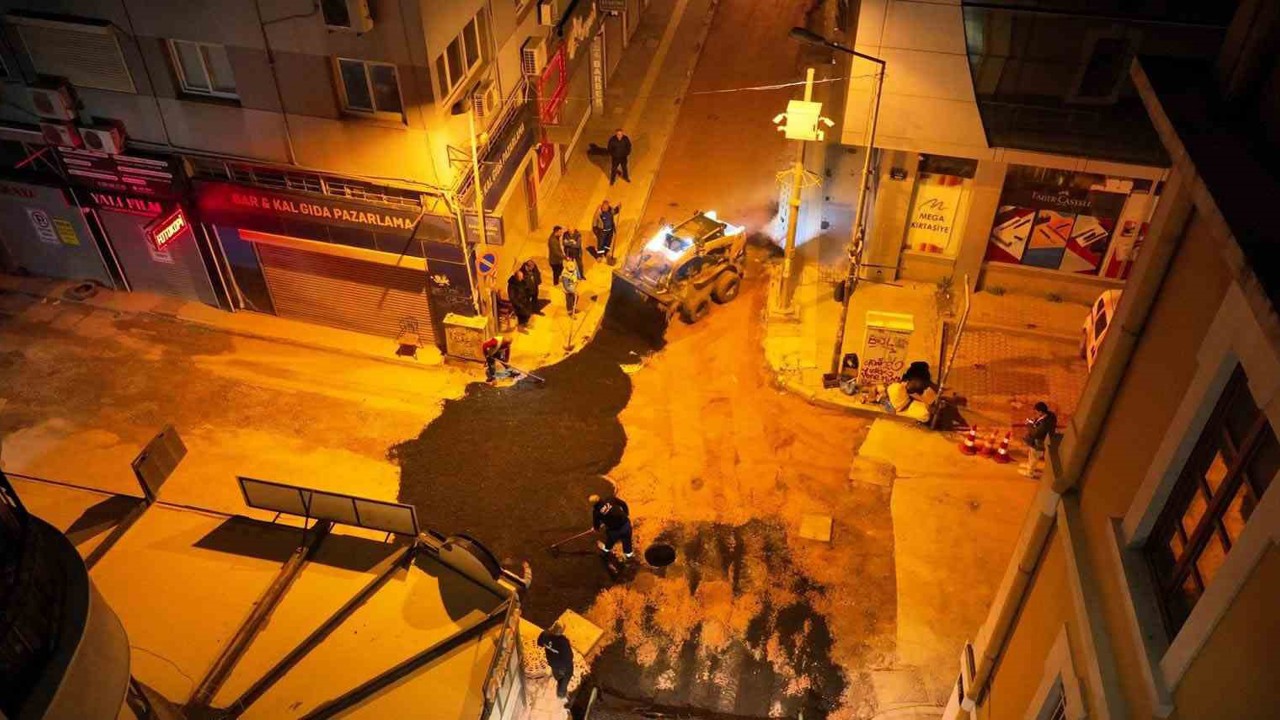 Alsancak’ta altyapısı tamamlanan sokaklar asfaltlanıyor
