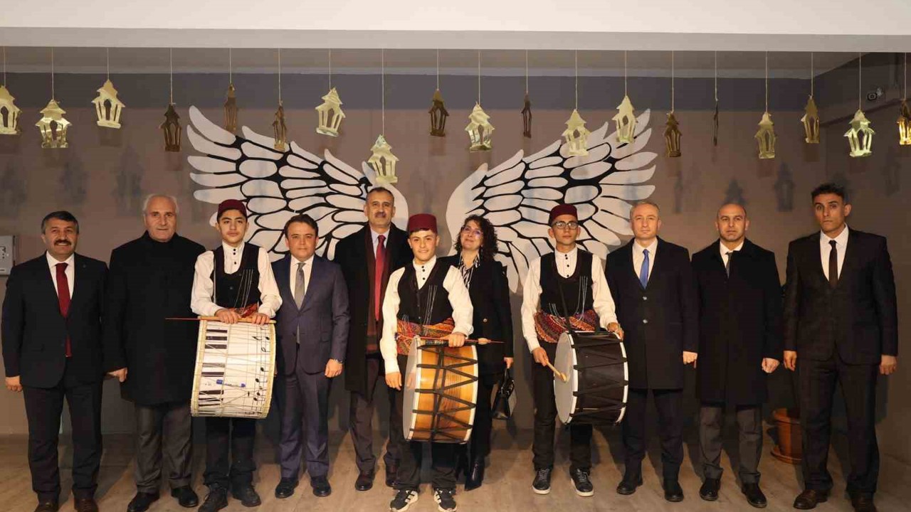 Ağrı’da geri dönüşümle hayat bulan restoran iftar sofrasıyla süslendi
