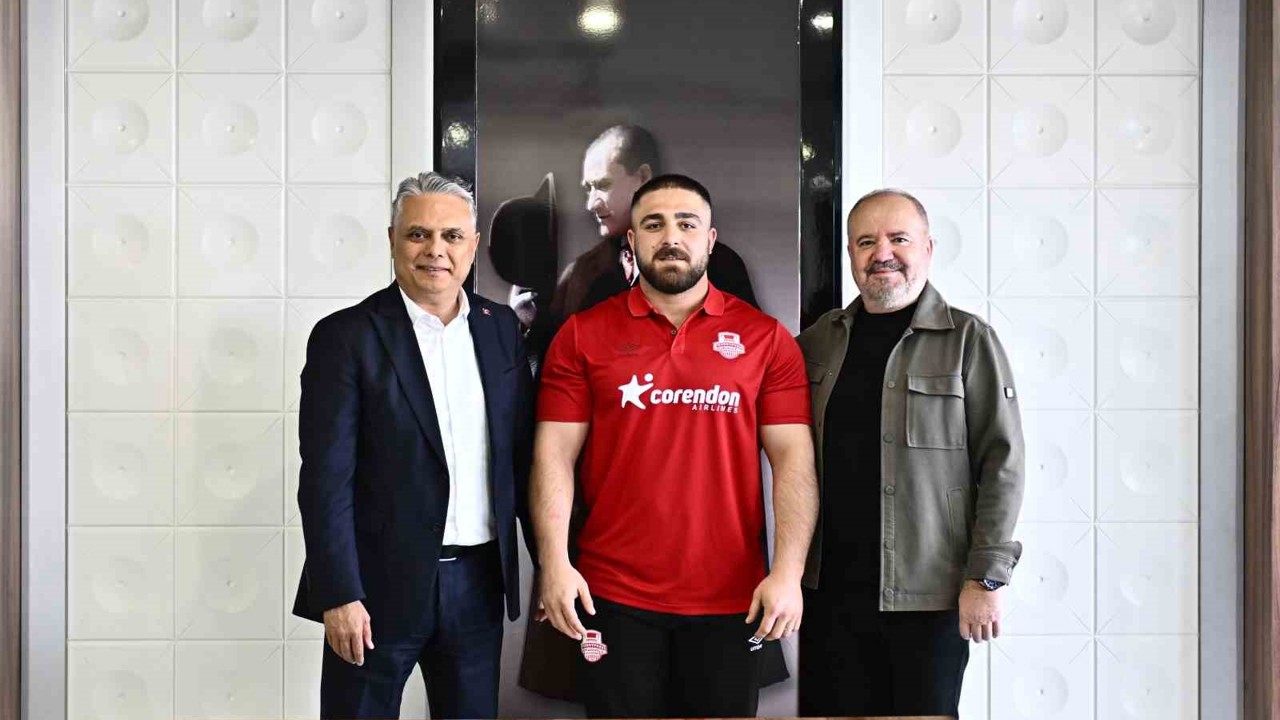 Muratpaşa Belediyesi, Başpehlivan Osman Kan ile sözleşme imzaladı
