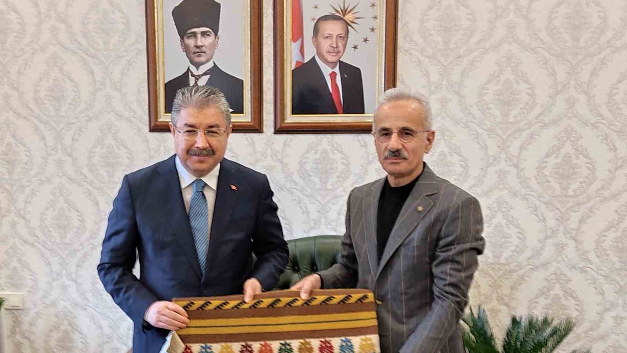 Bakan Uraloğlu, Eskişehir Valiliği’ni ziyaret etti
