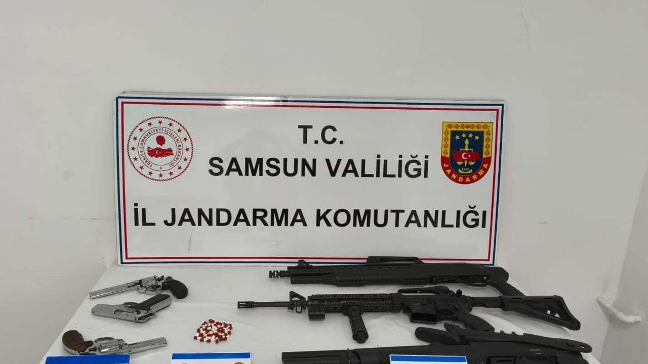 Jandarma ruhsatsız silah ele geçirdi
