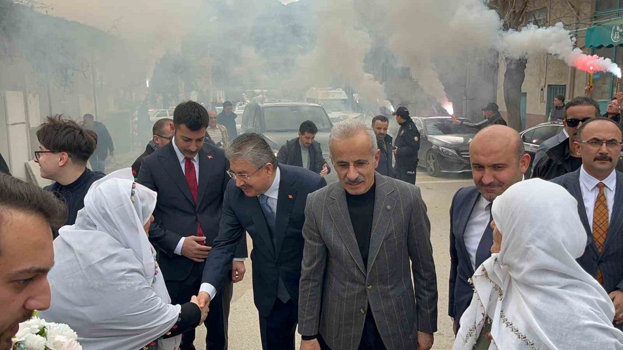 Bakan Uraloğlu: "İnşallah önümüzdeki sene de her şeyle beraber bu yolu bitireceğiz"
