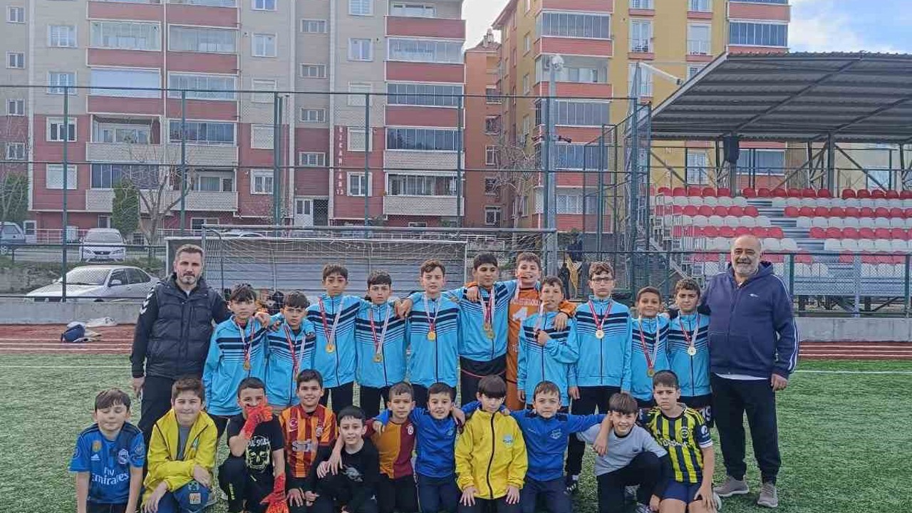 Türkeli Cumhuriyet Ortaokulu, il şampiyonu oldu
