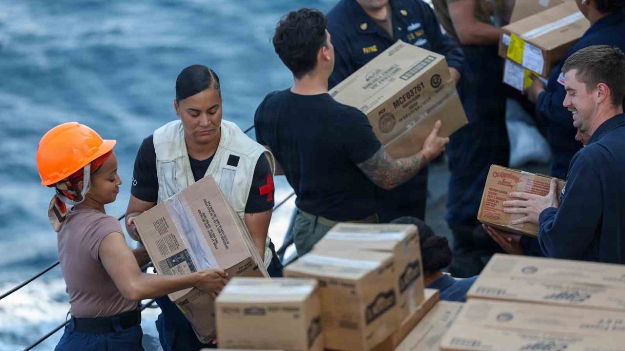 CENTCOM’dan ABD gemilerine ikmal paylaşımı
