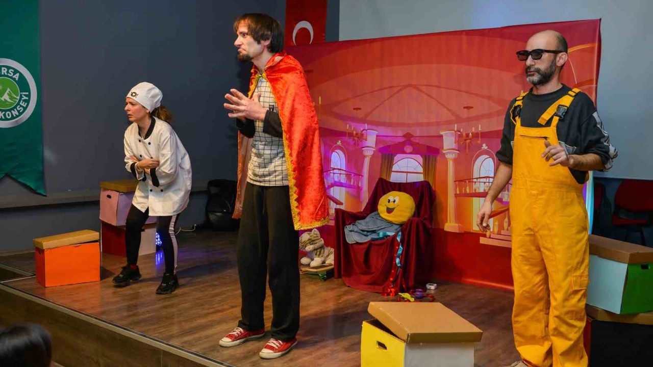 ’Kralın kayıp şapkası’nı çocuklar buldu
