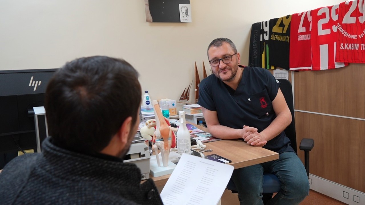 Hastaneden randevu alamayınca doktora taşlama şiir yazdı
