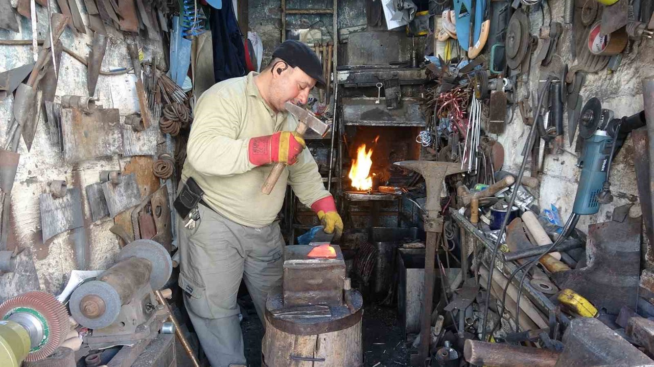 Çekiç sesleri azaldı, ustalar yalnız kaldı
