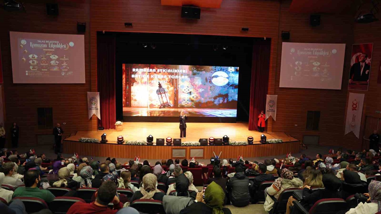 Talas’ta Ramazan coşkusu Hatice Kübra Tongar Söyleşisi ile sürdü
