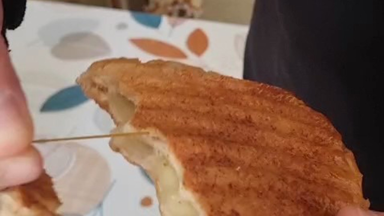 Ekmekten paket lastiği çıktı
