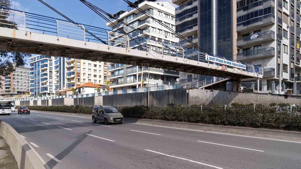 İzmir’de şehitlerin isimleri üstgeçitlerde yaşayacak
