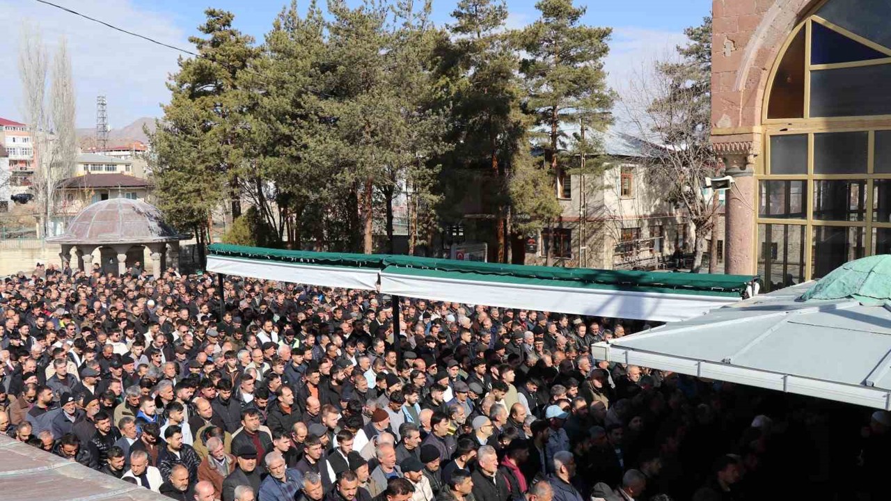 Oltu’da motosiklet kazası: 1 ölü, 1 yaralı
