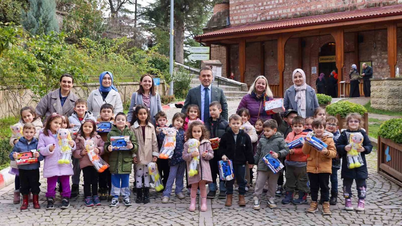 Vali Sözer, Şeyh Edebali Türbesi’nde anaokulu öğrencileriyle buluştu
