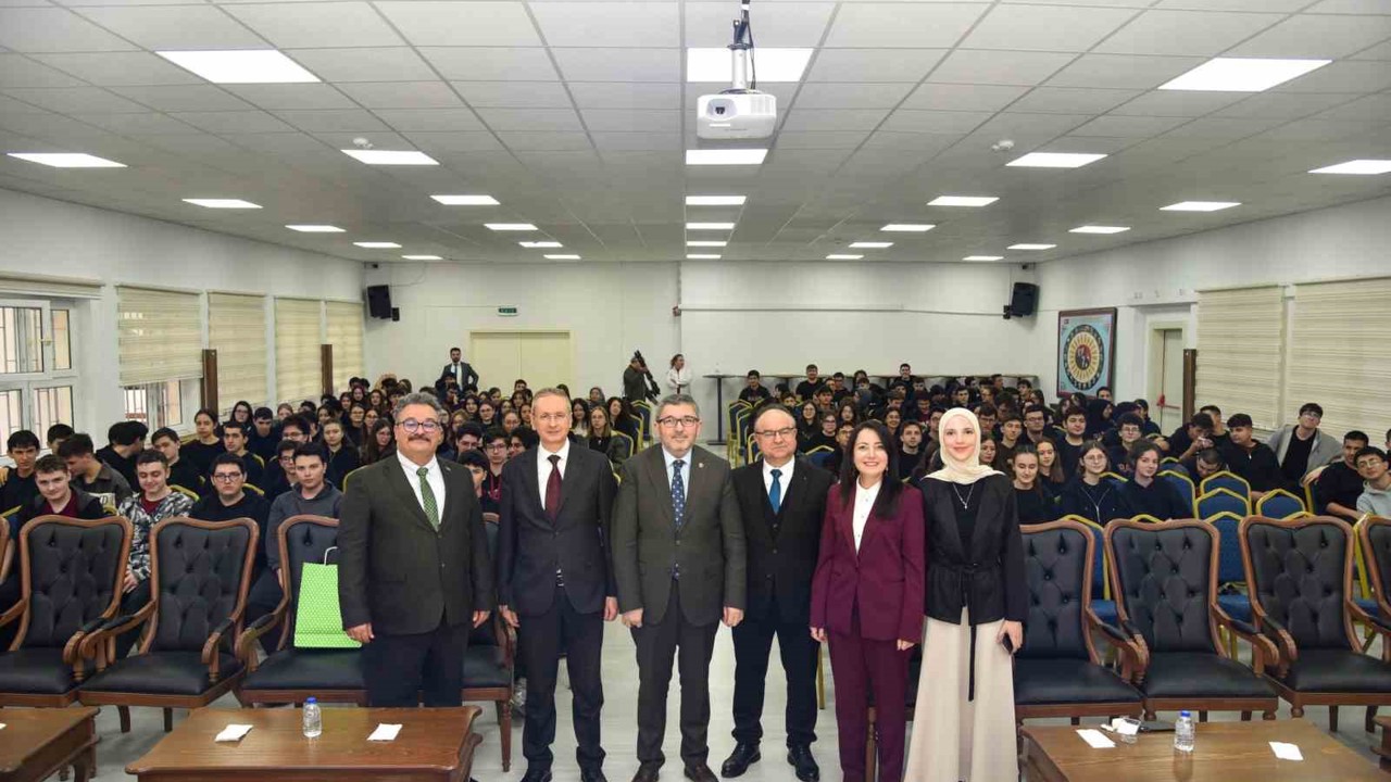Bilecik’te akademisyenler liselilerle buluştu
