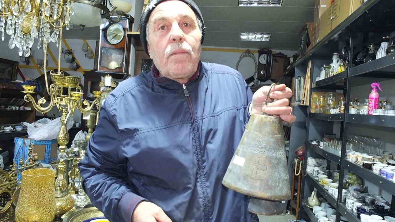 Burhaniye’de 209 yıllık deve çanı görücüye çıktı
