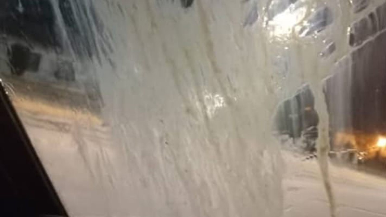 Araçlara ve binalara yumurta frlatan çocuklar vatandaşı rahatsız ediyor
