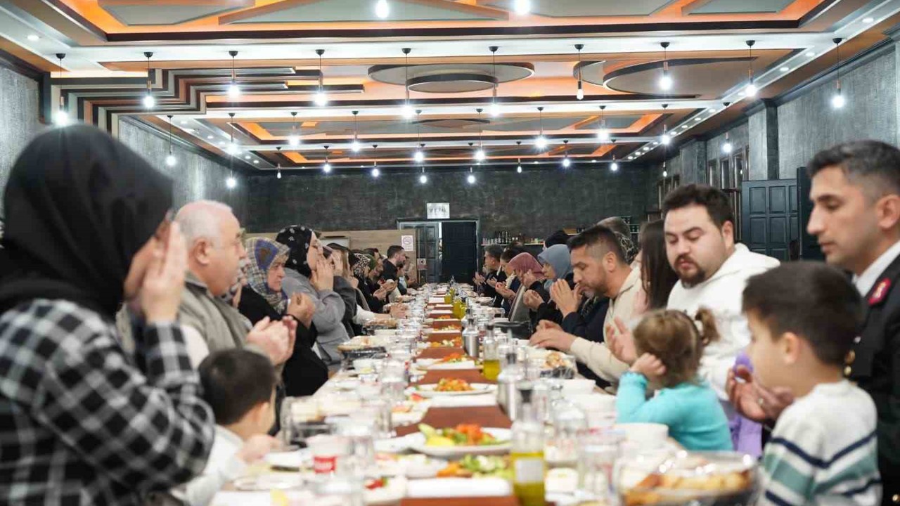 Bilecik’in ilçelerinde Ramazan iftarlarında şehit yakınları ve gaziler unutulmadı
