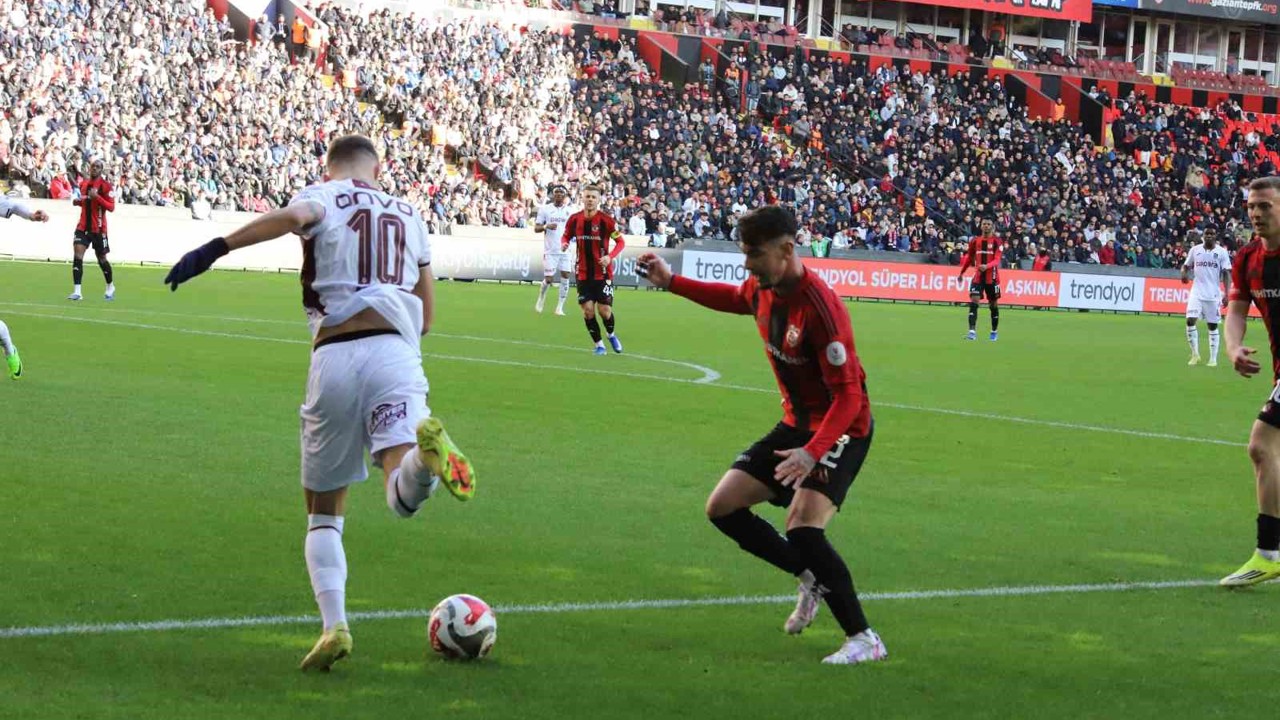 Trendyol Süper Lig: Gaziantep FK: 0 - Trabzonspor: 0 (Maç devam ediyor)
