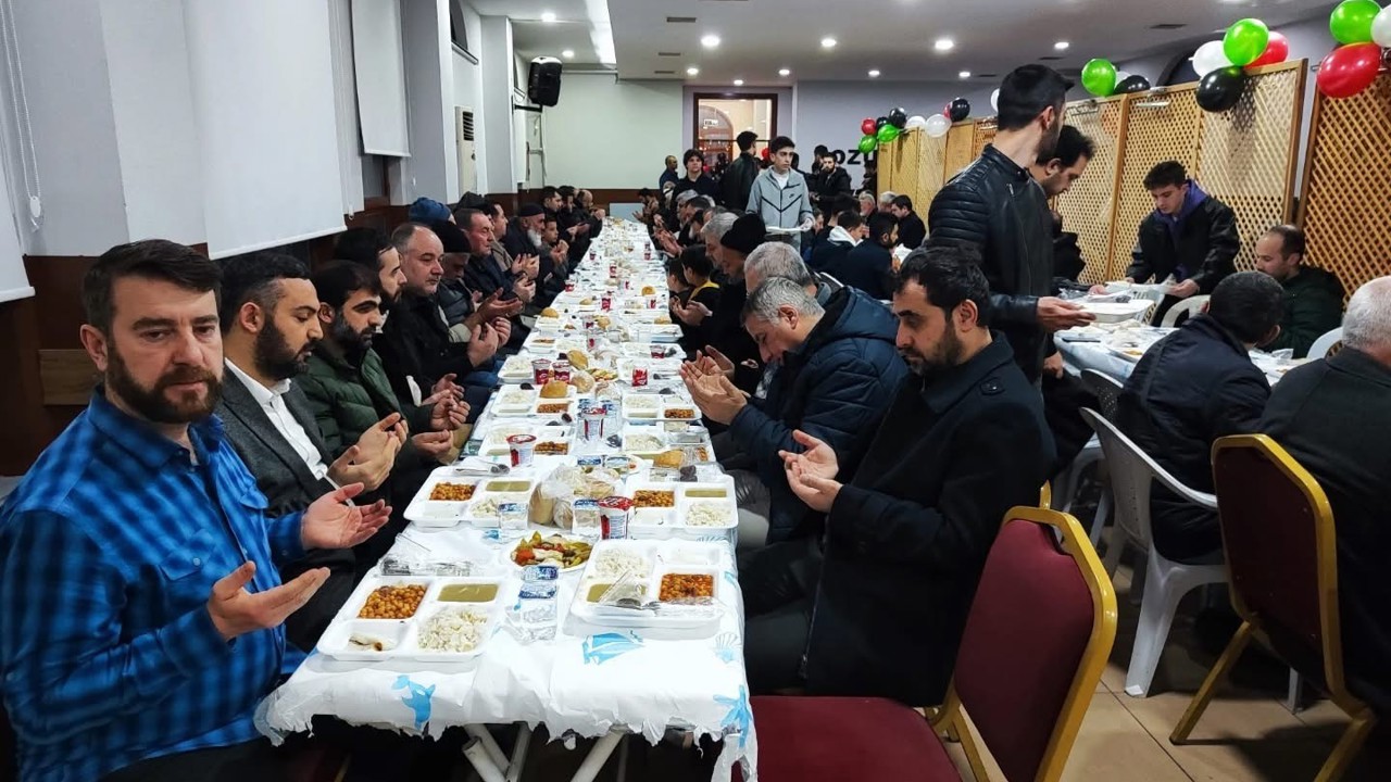 Bozüyük’te Gazze yararına iftar düzenlendi
