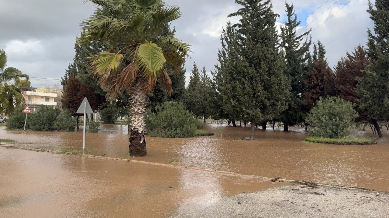 Osmaniye’de sağanak hayatı olumsuz etkiledi
