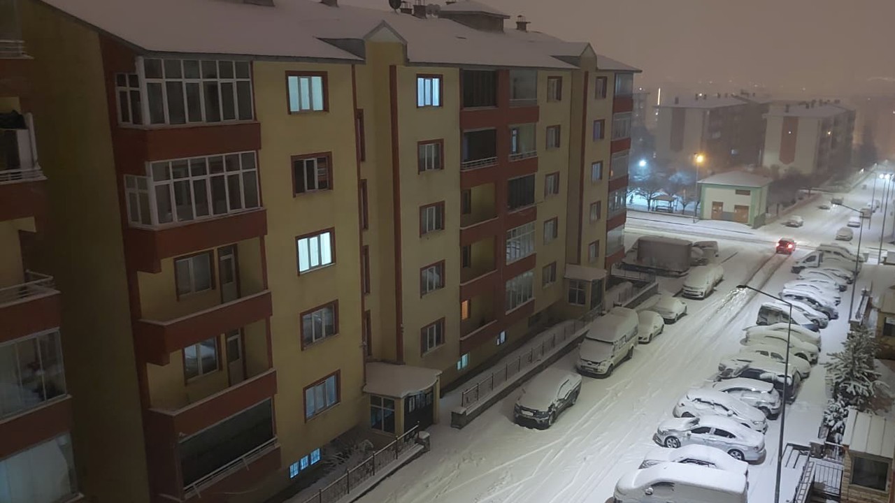 Erzurum merkezde taşımalı eğitime kar yağışı nedeniyle bir gün ara
