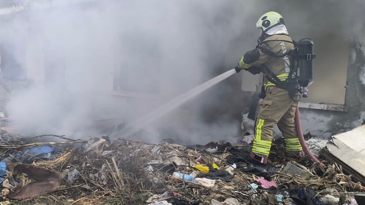 Samandağ’da metruk bina yangını
