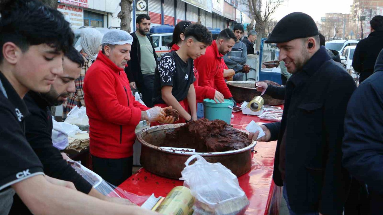 Diyarbakır’da Ramazan klasiği: Çiğköfteye yoğun ilgi
