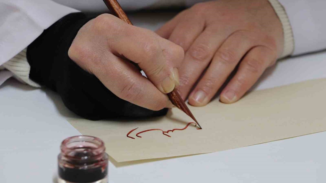 Kamış kalemin sabırla imtihanı: Tek eser için aylarca emek veriliyor
