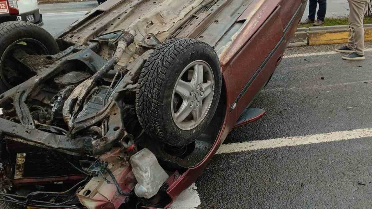 Bolu’da kontrolden çıkan otomobil takla attı: 1 yaralı
