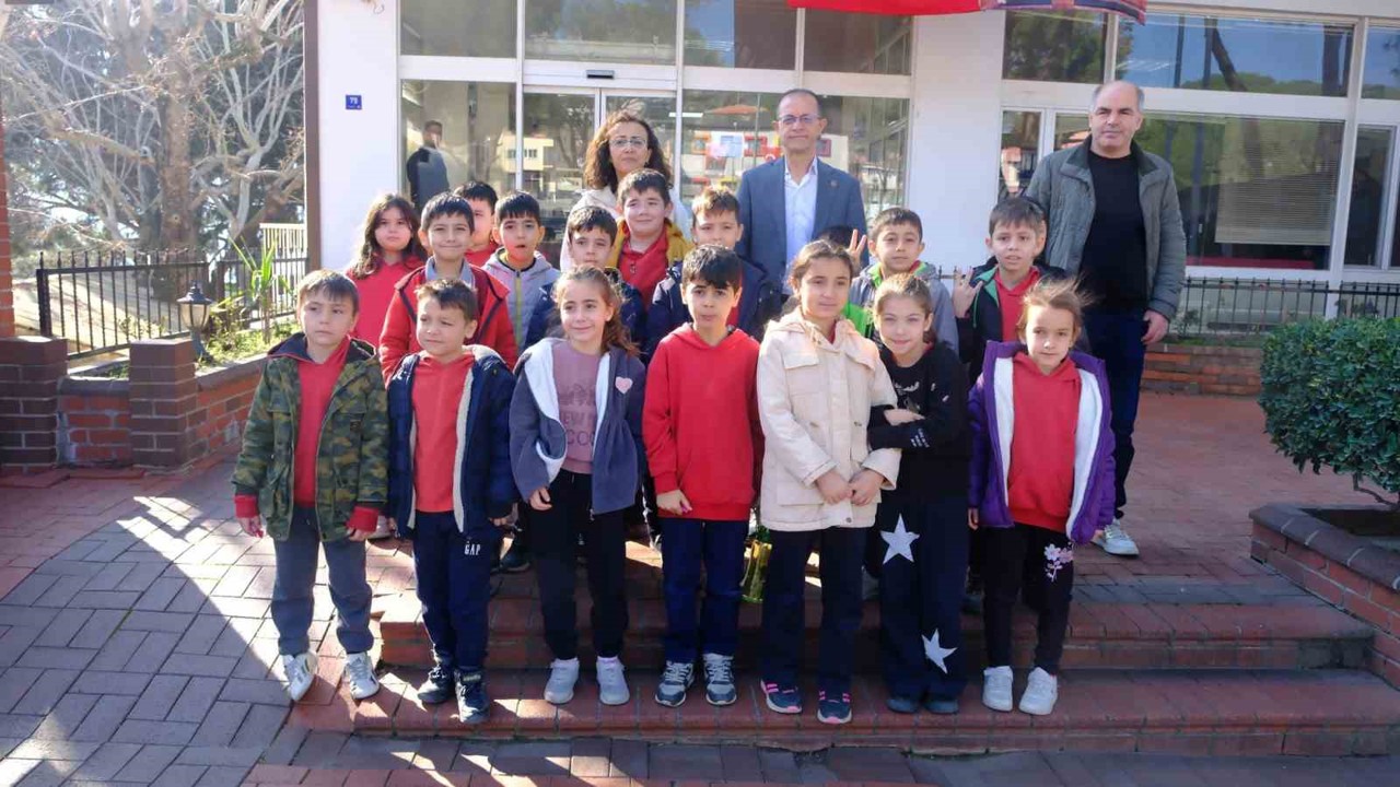 Kuyucak Belediye Başkanı Doğanca, öğrencileri belediyede ağırladı
