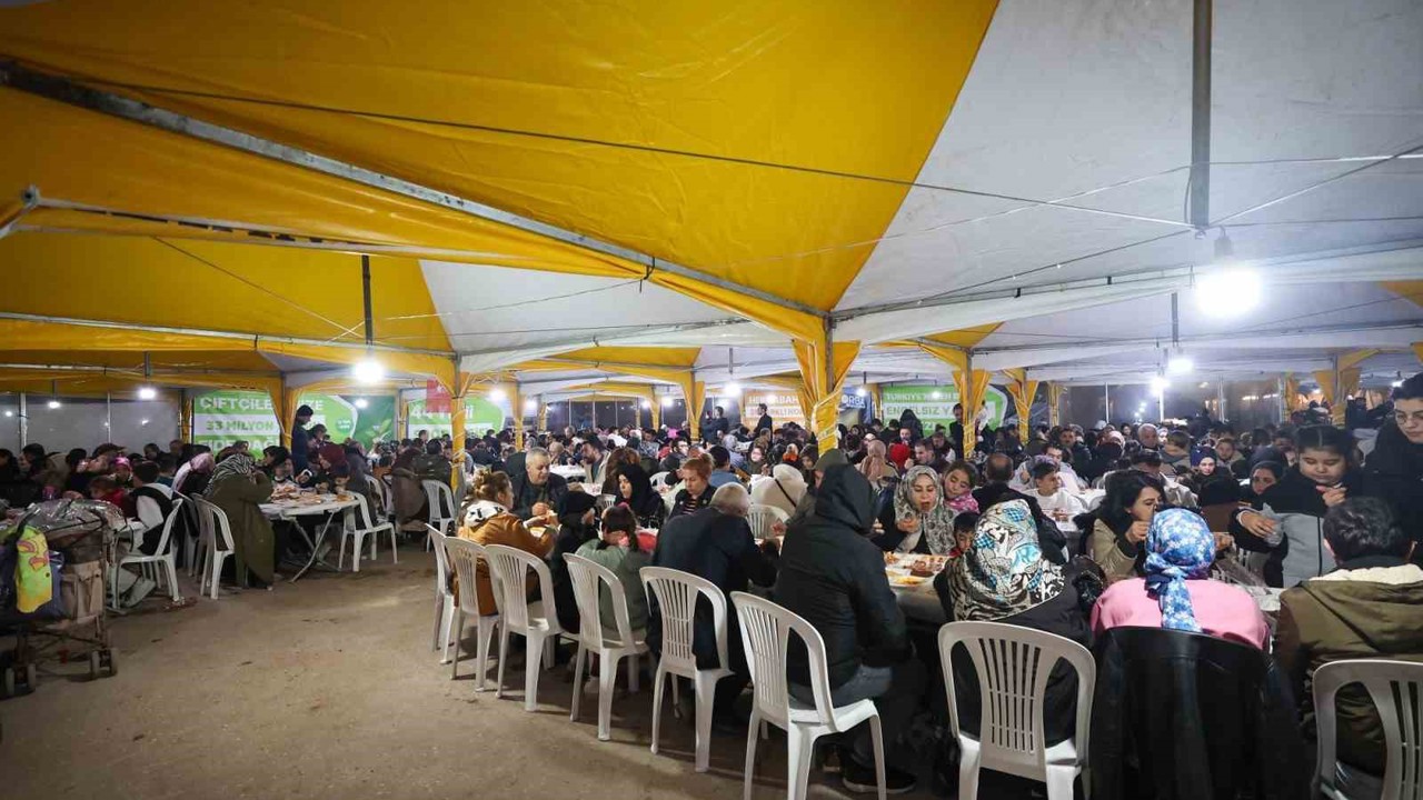 Şahin, vatandaşlarla iftarda buluştu
