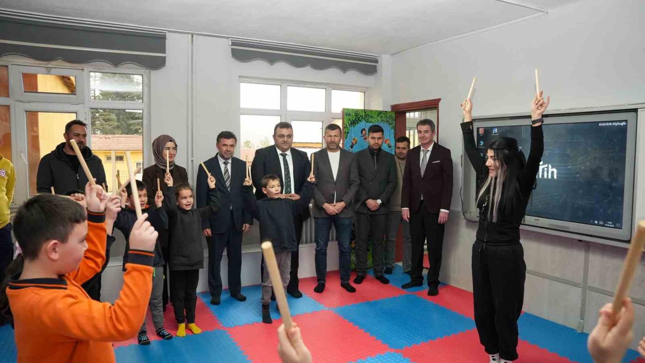 Öğrenciler modern mini spor salonuna kavuştu
