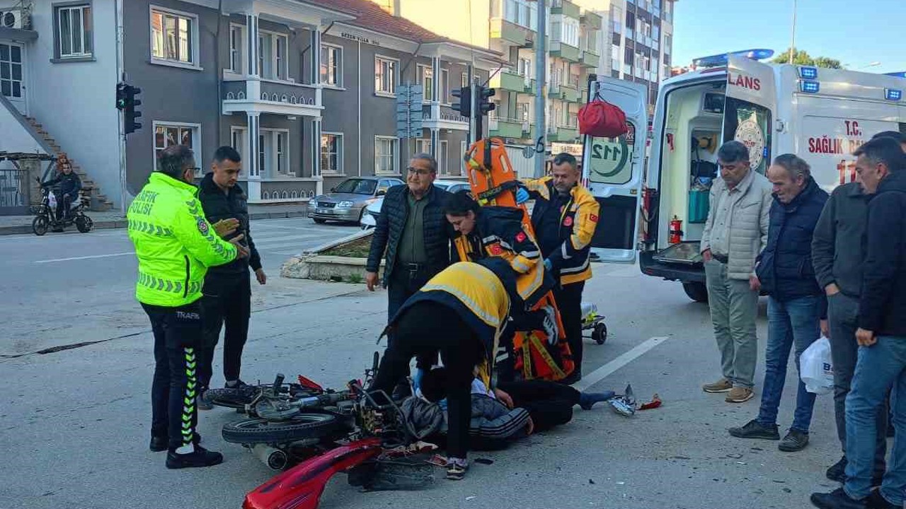 Burdur’da motosiklet ile otomobil çarpıştı: 1 yaralı

