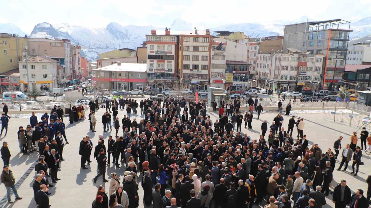 Bakan Yardımcısı Çelik Hakkari’den ayrıldı
