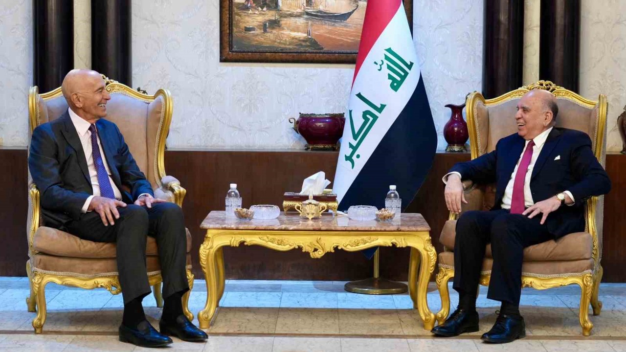 ABD’nin Suriye Özel Temsilcisi Barrack, Irak Dışişleri Bakanı Hüseyin ile görüştü
