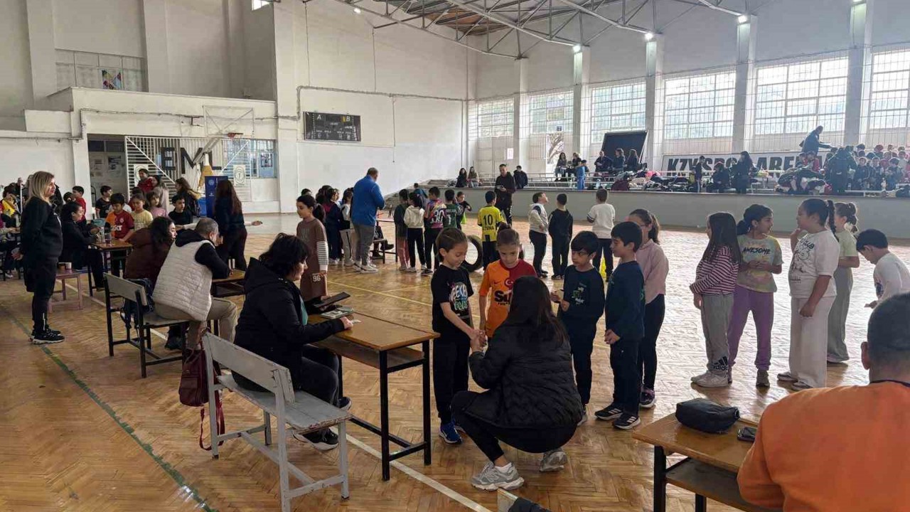 Aliağa’da bin 120 öğrenci sportif yetenek yaramasından geçti
