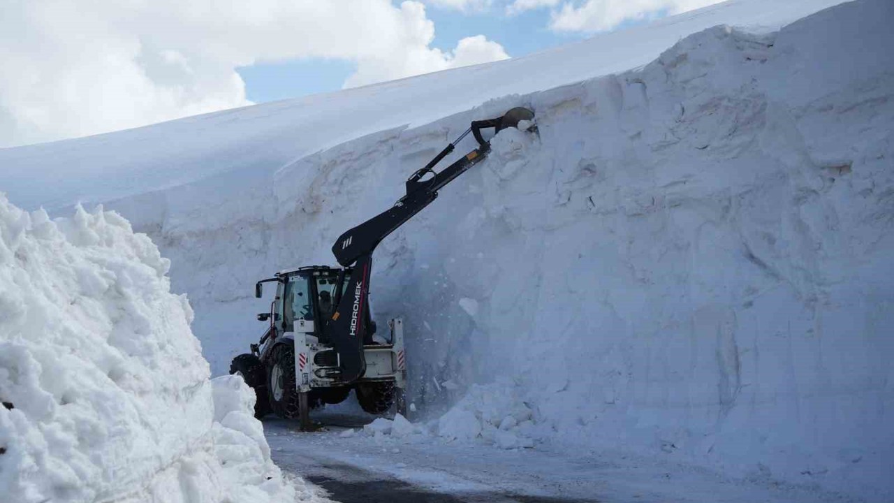 Muş’ta kar kalınlığı 6 metreyi aştı
