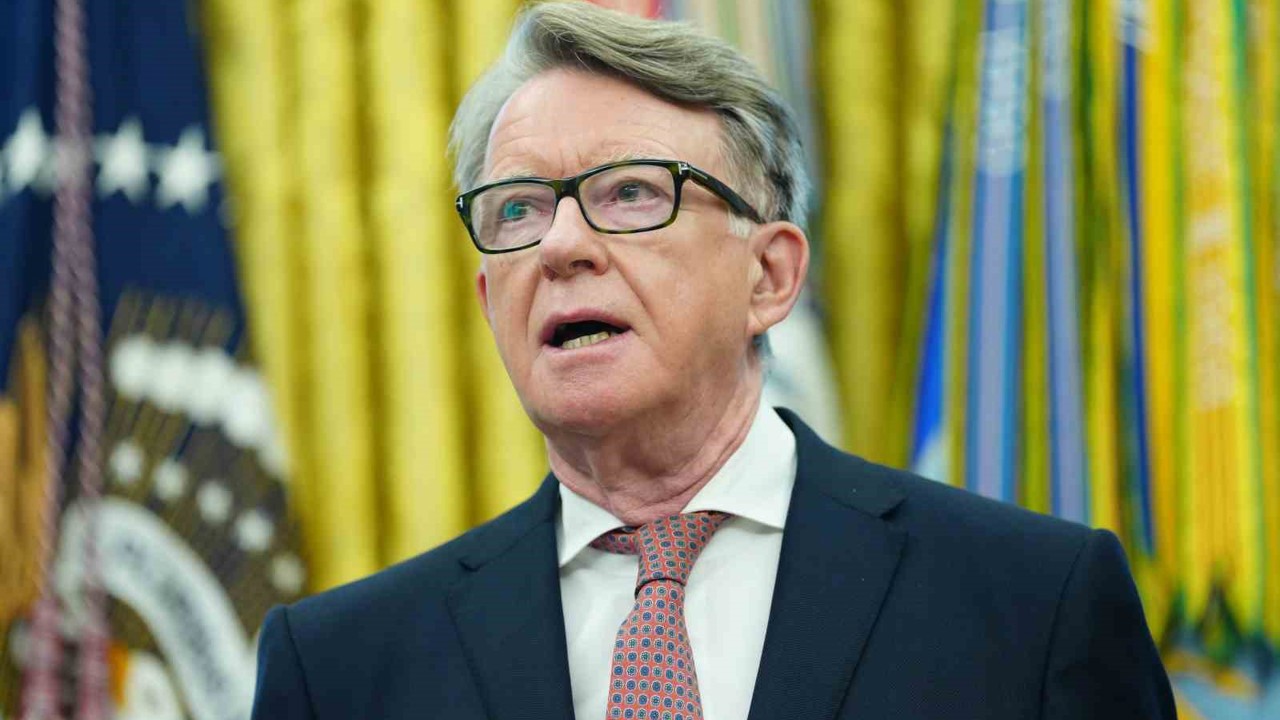 Devlet sırlarını Epstein ile paylaşmakla suçlanan İngiliz siyasetçi Mandelson gözaltına alındı
