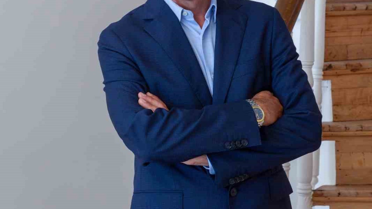 Eşini oyuncu Dolunay Soysert ile aldattığı iddia edilen Konda Araştırma Şirketi Yönetim Kurulu Başkanı’na 50 milyon lira tazminat talebi
