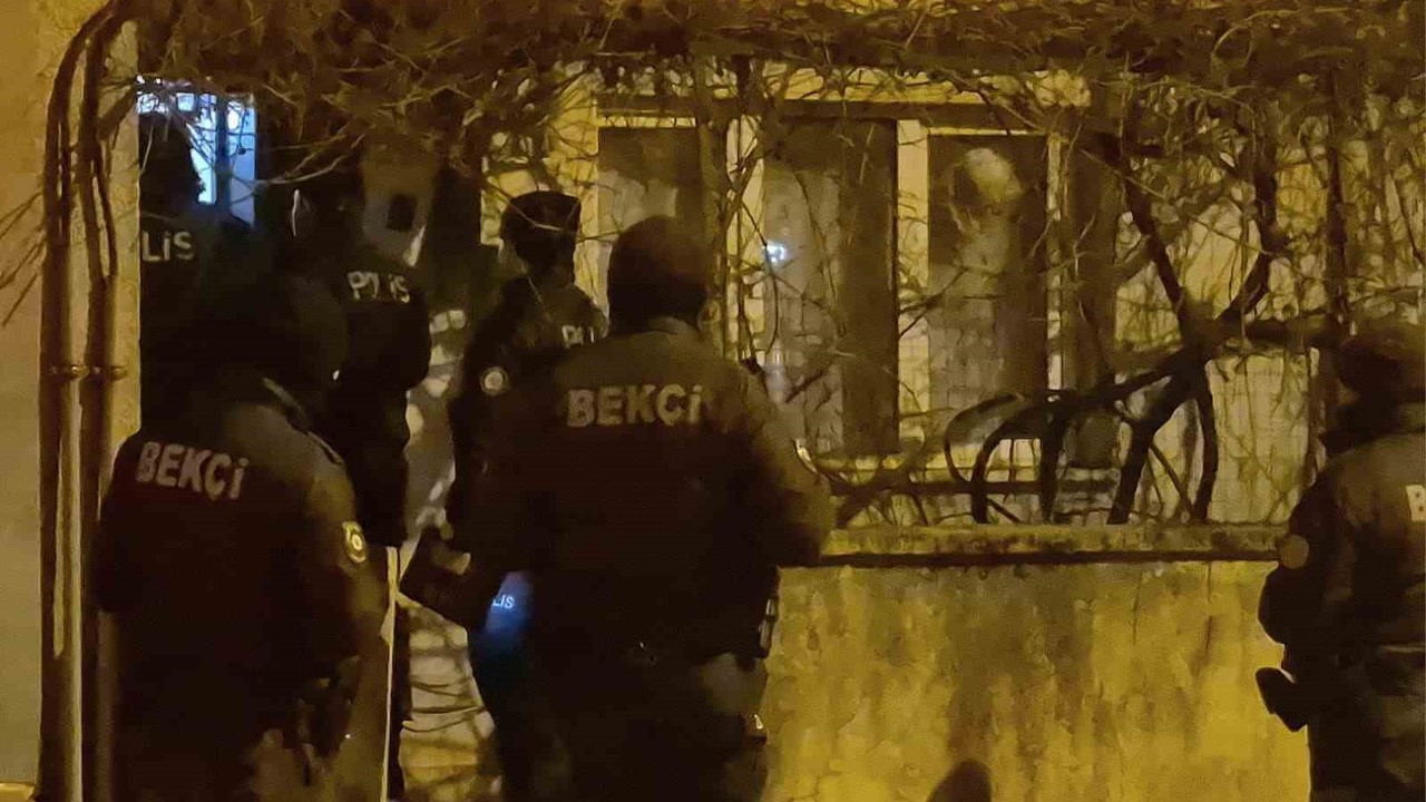 Evine pencereden giren genç, hırsız sanılarak paniğine neden oldu
