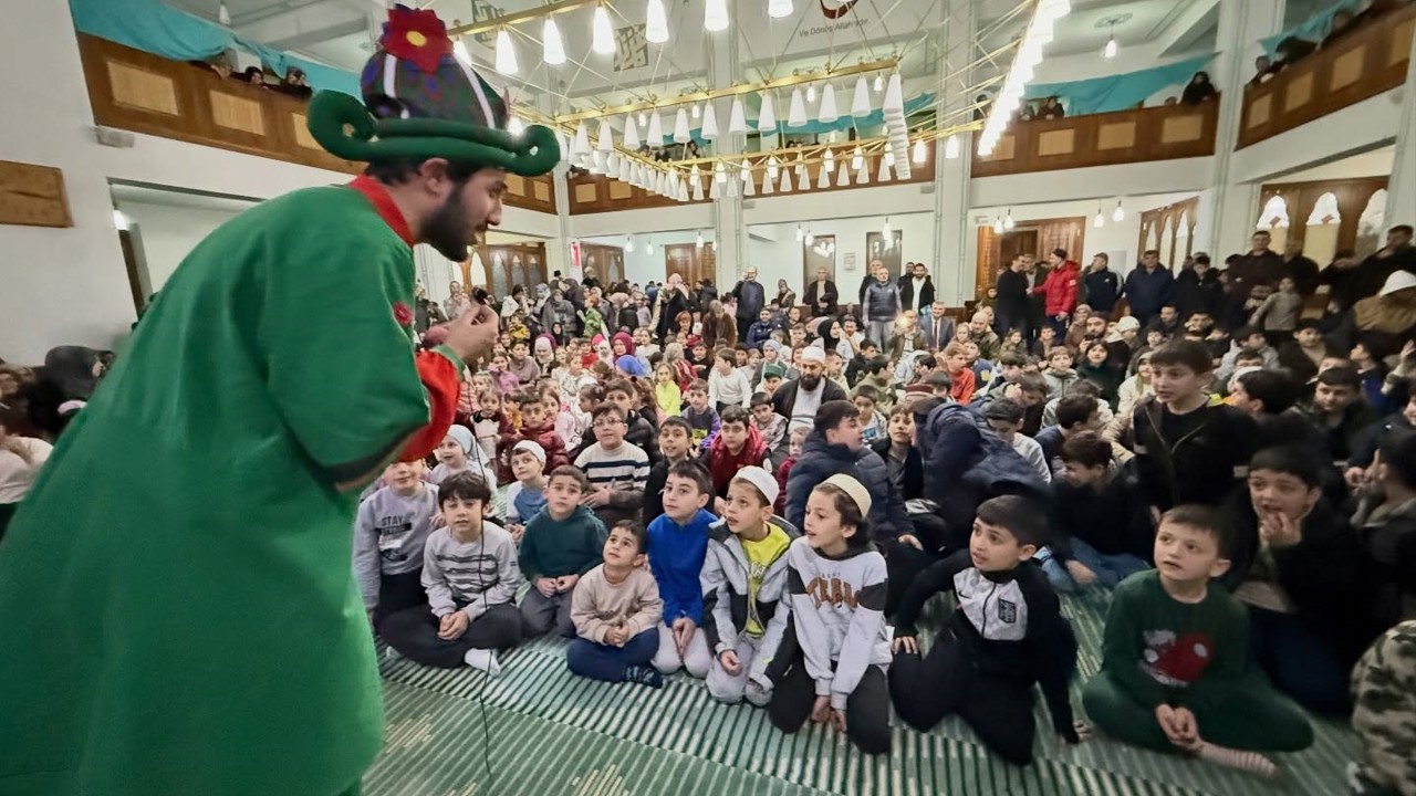 Gölcüklü çocuklar Ramazan coşkusunu camilerde yaşıyor
