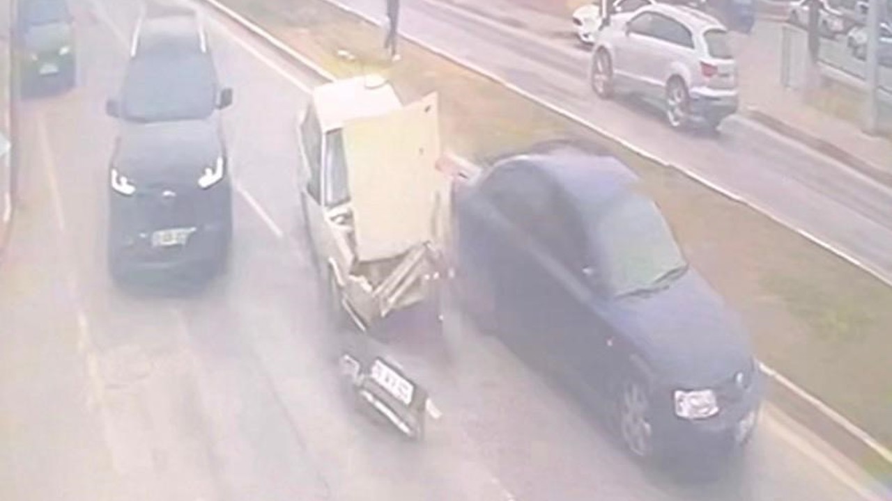 Karaman’da güvenlik kamerasına yansıyan kazada 1 kişi yaralandı
